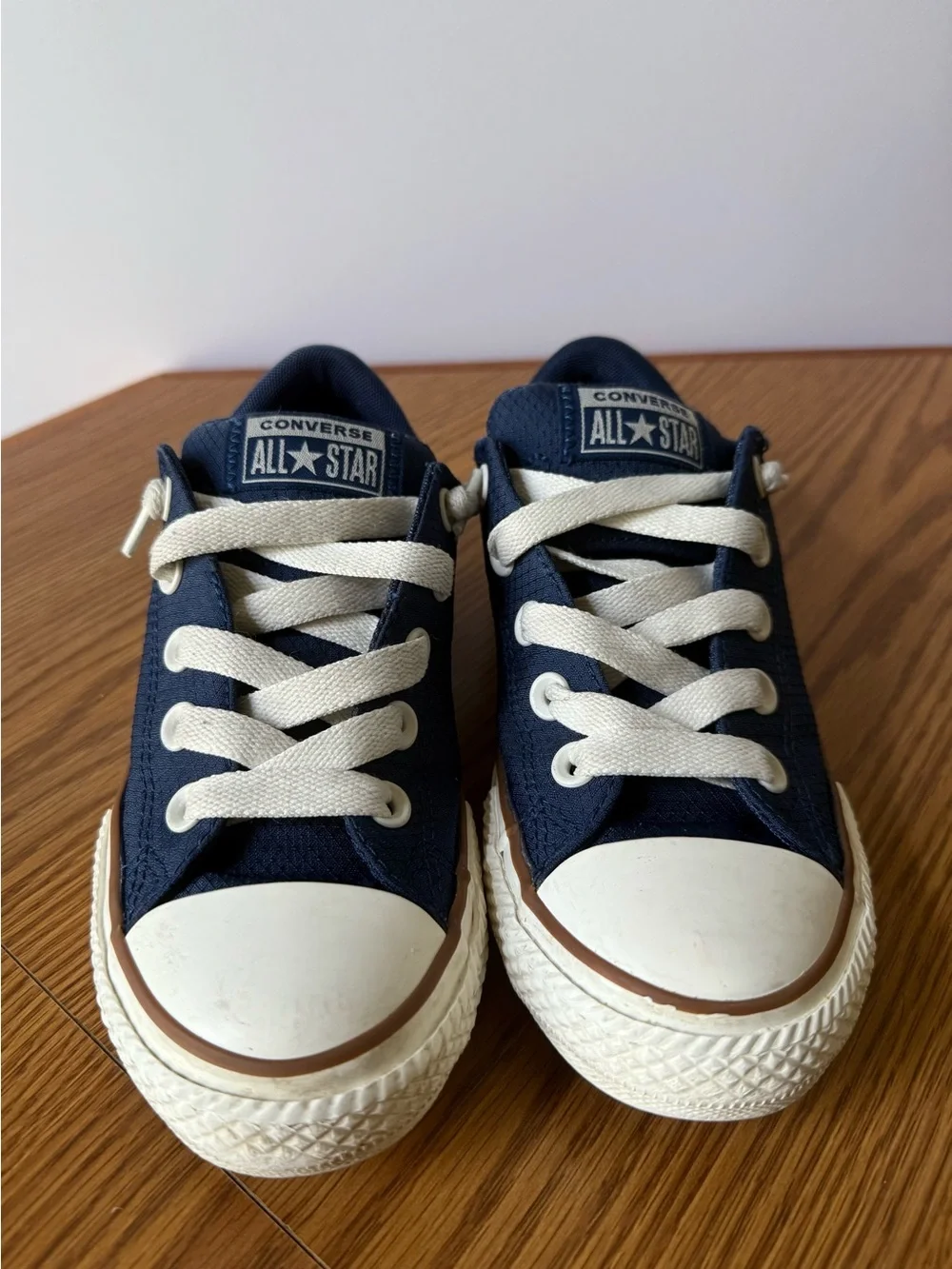 Kids Size 1 Converse Navy Blue & Brown/Gum Low Top Sneakers - 663593F